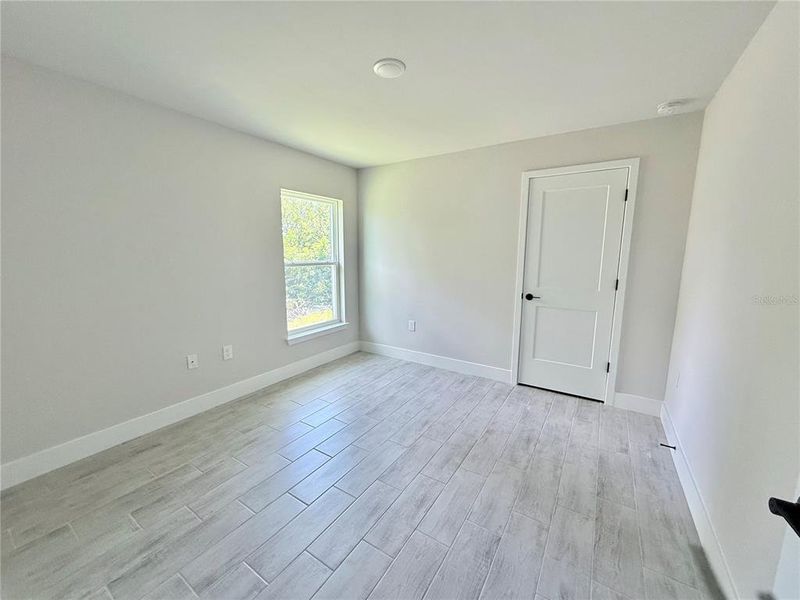 Spacious, unfurnished interior of a new home in Port Charlotte, Port Charlotte (Image 15).