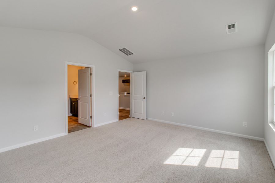 Spacious, unfurnished interior of a new home in Bluefield, Lexington (Image 24). Spacious, unfurnished interior of a new home in Bluefield, Lexington (Image 24).