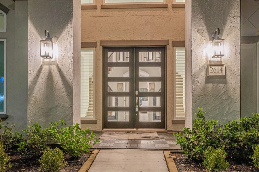 Exterior details and patio area of a home in , Richmond (Image 23).