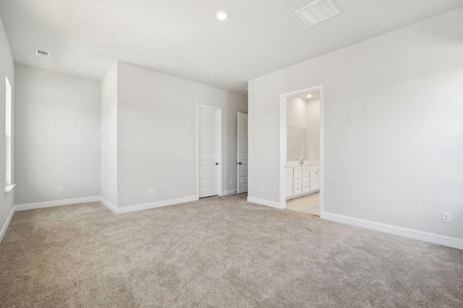 Spacious, unfurnished interior of a new home in Heron's Walk at Summers Corner, Summerville (Image 23). Spacious, unfurnished interior of a new home in Heron's Walk at Summers Corner, Summerville (Image 23).