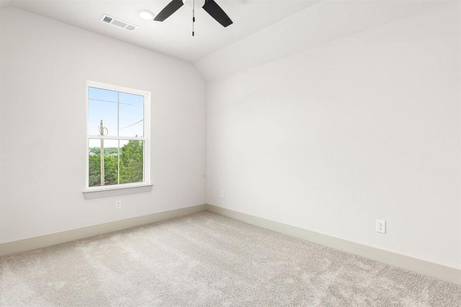 Spacious, unfurnished interior of a new home in Canyon Creek, Granbury (Image 23).