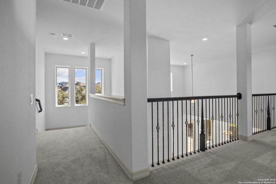 Spacious, unfurnished interior of a new home in Highland Estates, San Antonio (Image 28).