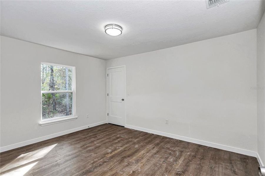 Spacious, unfurnished interior of a new home in , Dunnellon (Image 28).