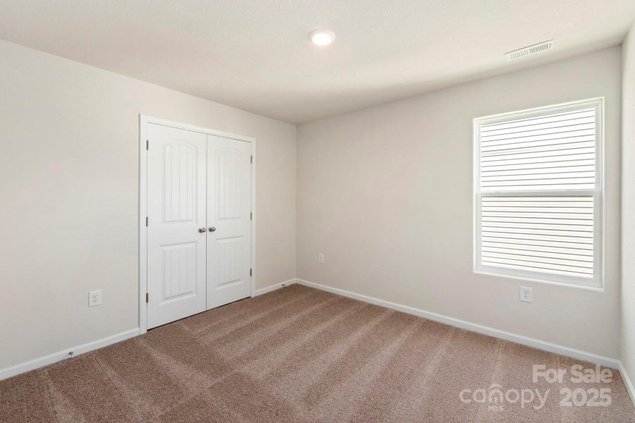 Spacious, unfurnished interior of a new home in Stagecoach Station, Gastonia (Image 8).