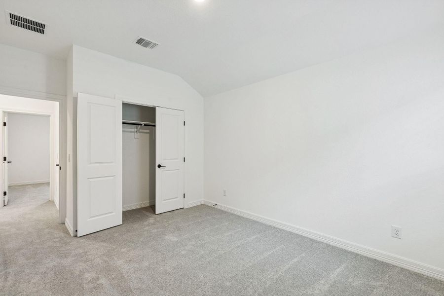 Spacious, unfurnished interior of a new home in Valencia, Manvel (Image 25).
