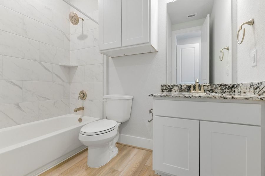 Furnished interior view inside a new home in Lago Mar, Texas City (Image 10).