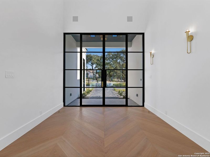 Spacious, unfurnished interior of a new home in , San Antonio (Image 23).