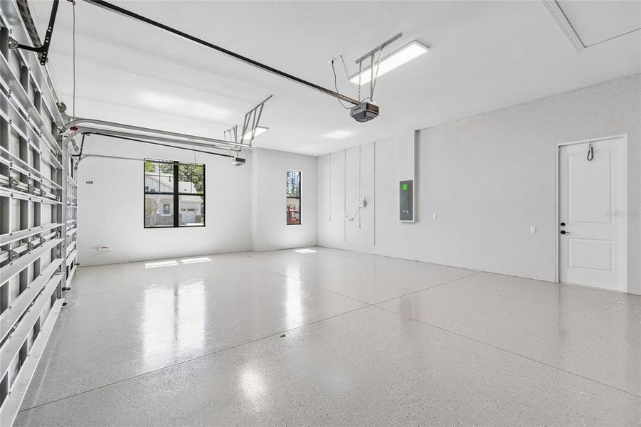 Spacious, unfurnished interior of a new home in Southern Hills Plantation, Brooksville (Image 14).