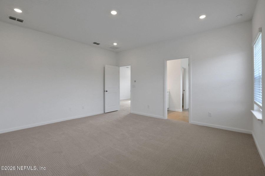 Spacious, unfurnished interior of a new home in Hyland Trail, Green Cove Springs (Image 38).