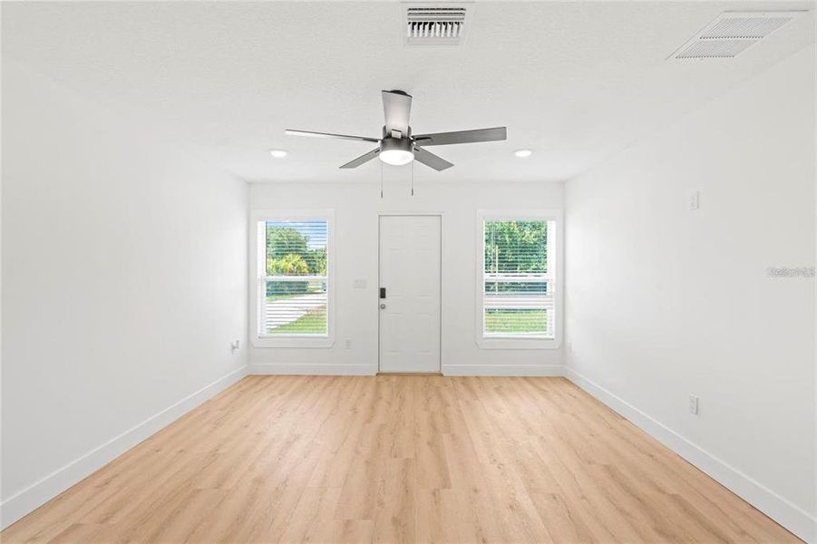 Spacious, unfurnished interior of a new home in , Okeechobee (Image 5).