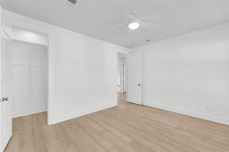 Spacious, unfurnished interior of a new home in Central Park, Charleston (Image 15).