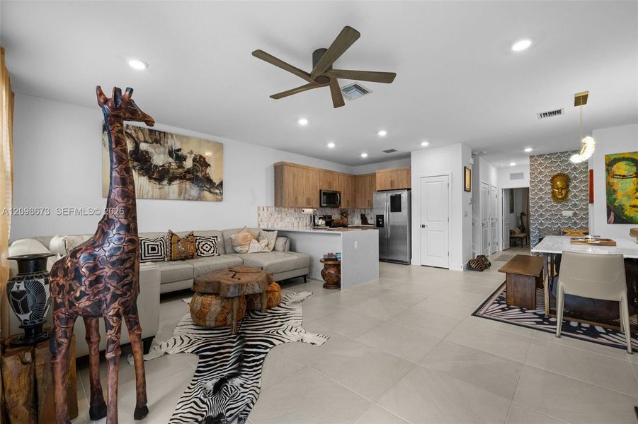 Furnished interior view inside a new home in , Pembroke Pines (Image 26).