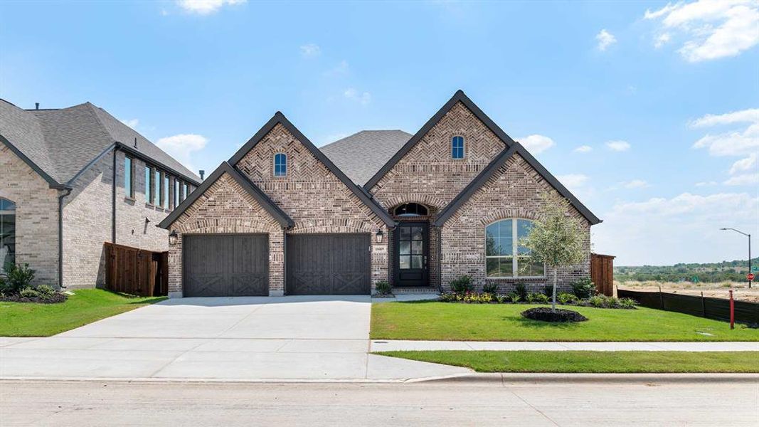 View of front of property featuring a front lawn