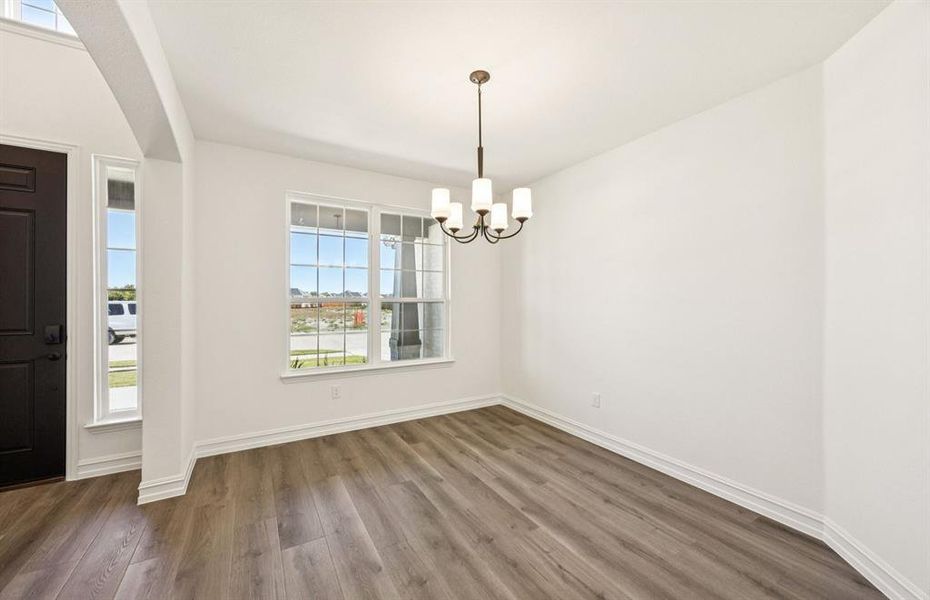 Large windows and access to backyard in dining area Large windows and access to backyard in dining area