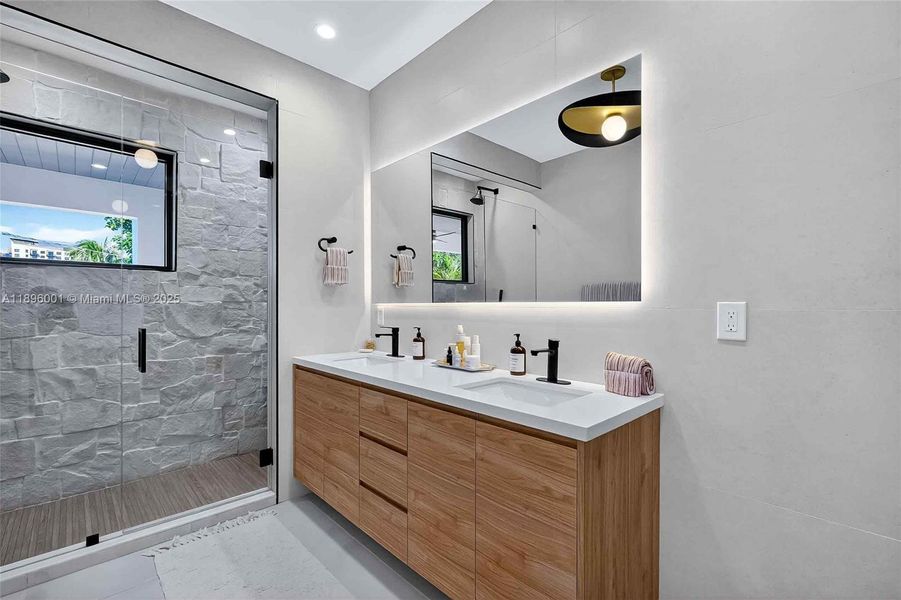 Furnished interior view inside a new home in , Fort Lauderdale (Image 9).