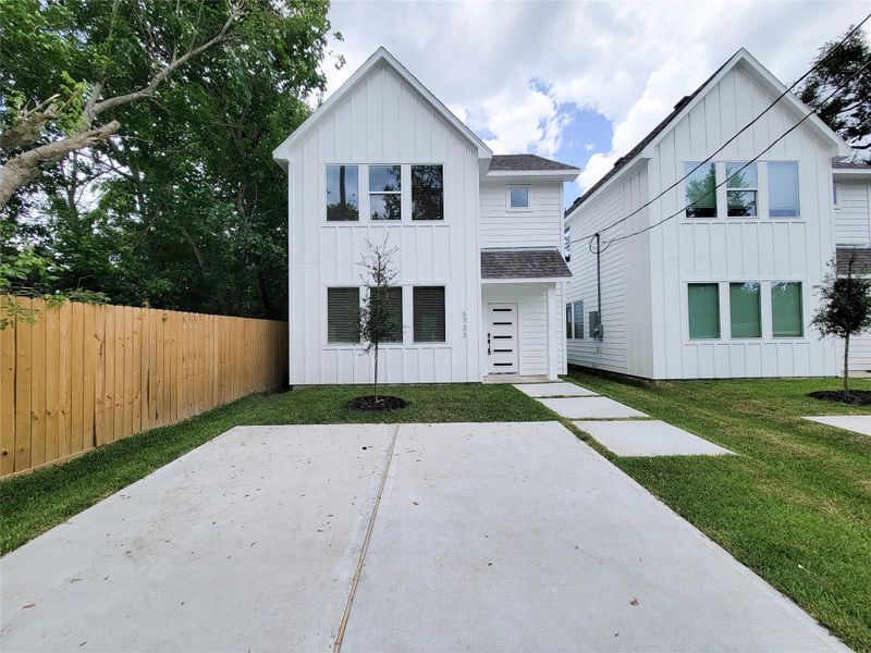 Front exterior of a new home in , Houston, TX, highlighting curb appeal (Image 25).