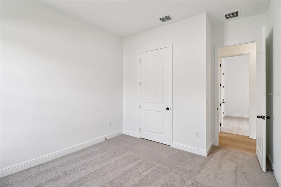 Spacious, unfurnished interior of a new home in Ardisia Park Estate, New Smyrna Beach (Image 8).