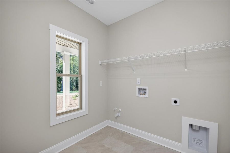 Spacious, unfurnished interior of a new home in White Oaks, The Rock (Image 14).