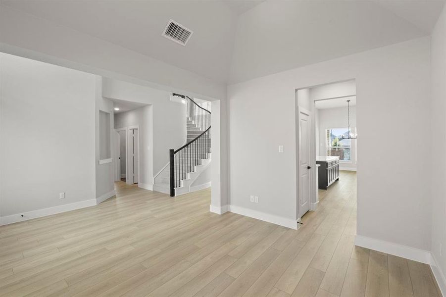 Spacious, unfurnished interior of a new home in Woodcreek, Rockwall (Image 33).