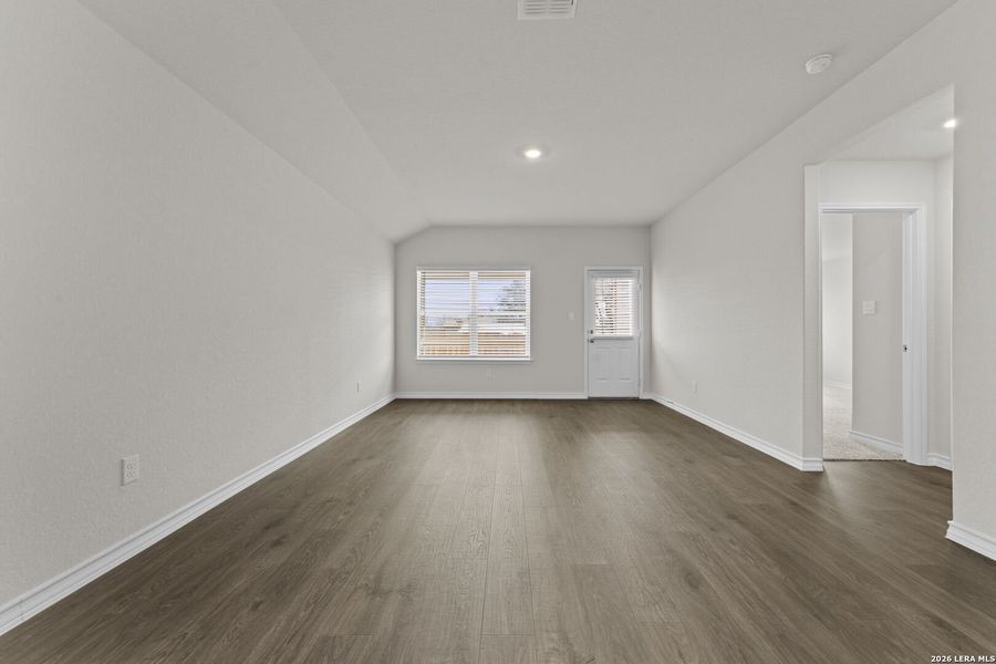 Spacious, unfurnished interior of a new home in High Garden, Comfort (Image 13).