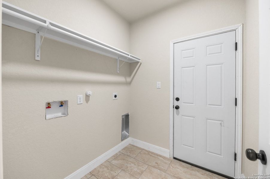 Spacious, unfurnished interior of a new home in , Elmendorf (Image 23).