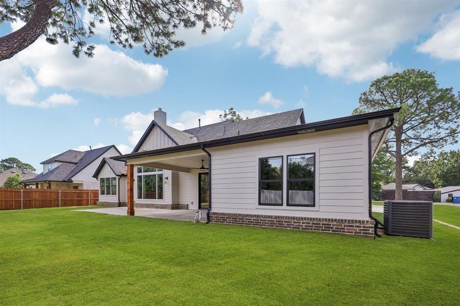 Exterior details and patio area of a home in , Grapevine (Image 23).