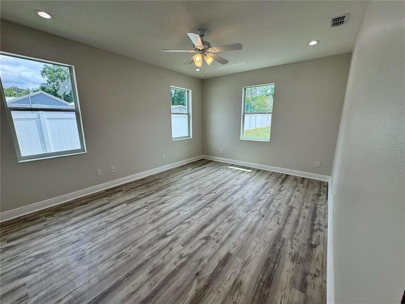 Spacious, unfurnished interior of a new home in , Dade City (Image 53).
