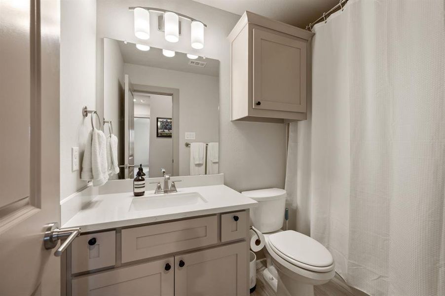 Furnished interior view inside a new home in , Farmers Branch (Image 35).