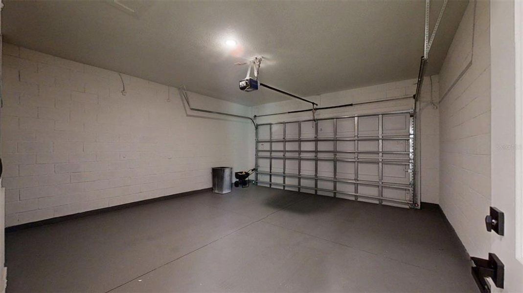 Spacious, unfurnished interior of a new home in , Ocala (Image 39).