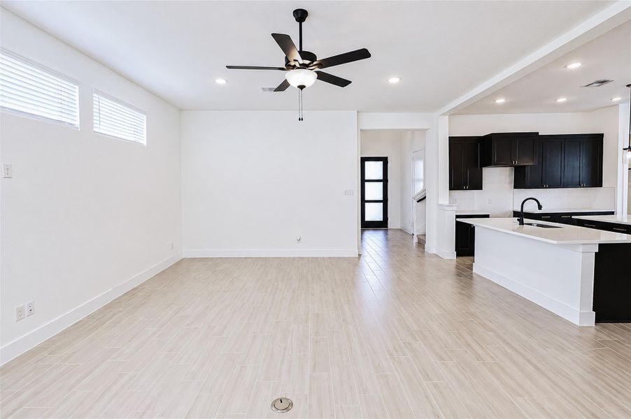 Spacious, unfurnished interior of a new home in , Katy (Image 44).