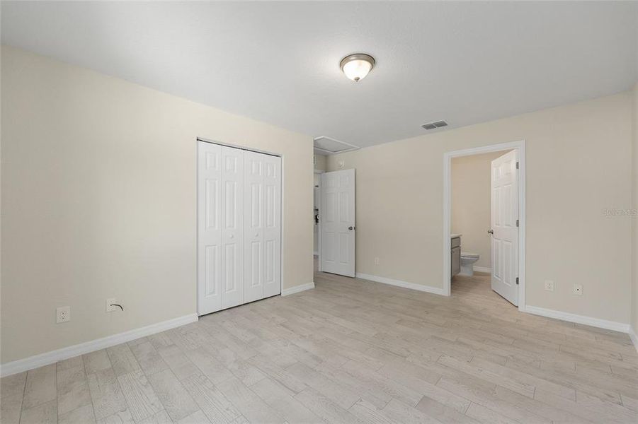 Spacious, unfurnished interior of a new home in , Ocala (Image 32).