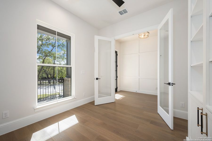 Spacious, unfurnished interior of a new home in , San Antonio (Image 30).