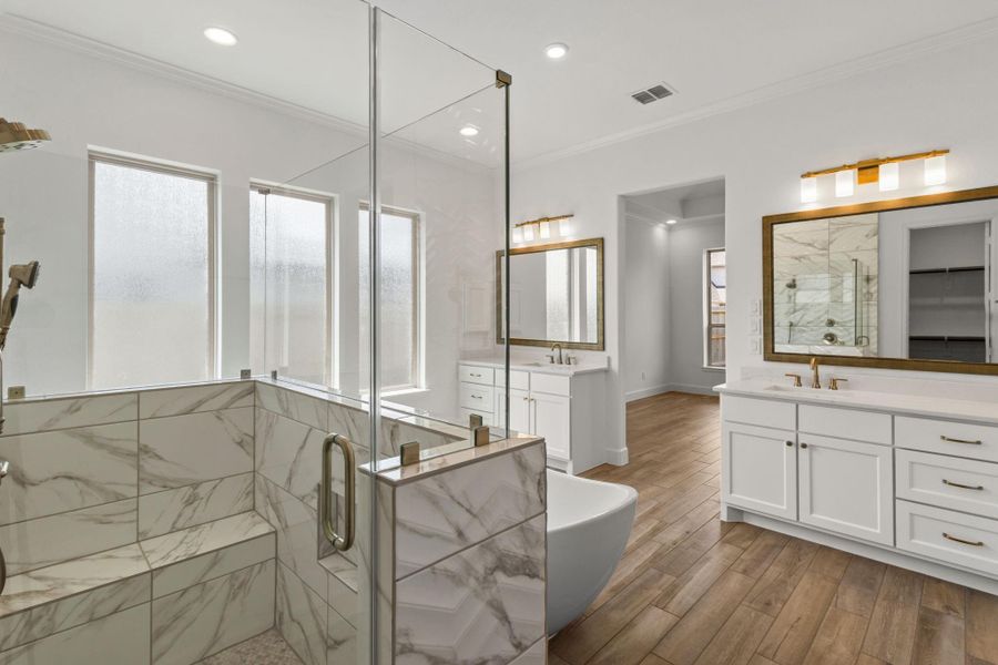 Furnished interior view inside a new home in Riceland 70', Mont Belvieu (Image 12).