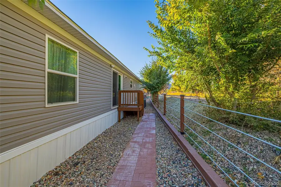 Exterior details and patio area of a home in , Cañon City (Image 1).