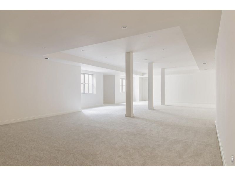 Spacious, unfurnished interior of a new home in , Fort Collins (Image 24).