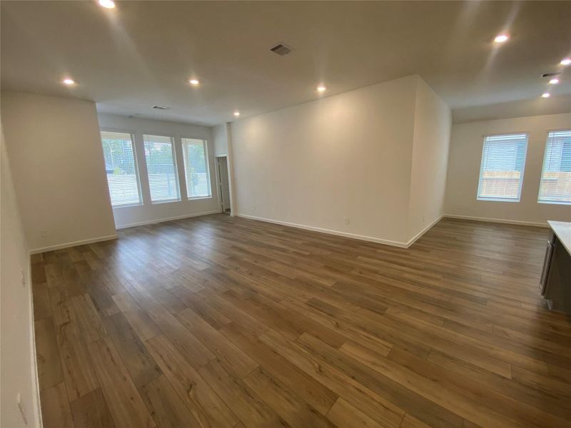 **Photos are a representation of the floor plan. This is not the actual homesite.**