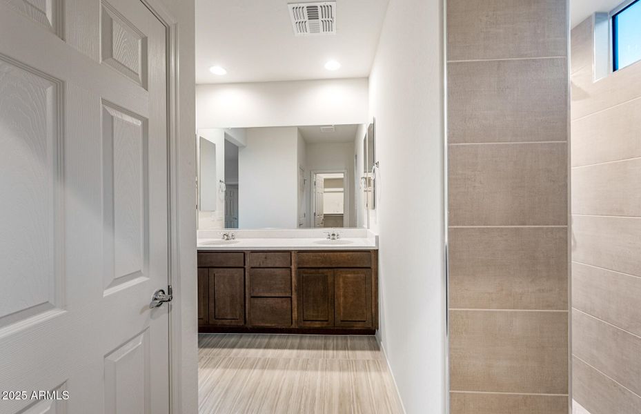 Owner's Bathroom Owner's Bathroom