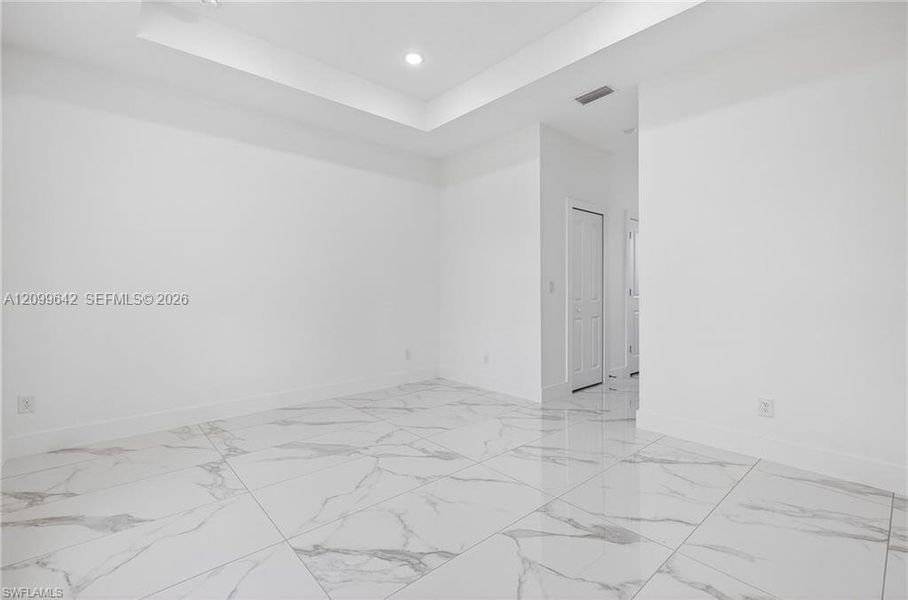Spacious, unfurnished interior of a new home in , Lehigh Acres (Image 21).