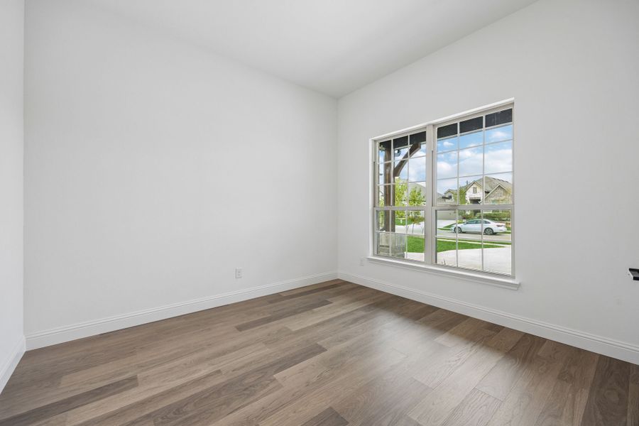 Spacious, unfurnished interior of a new home in Country Lakes, Denton (Image 19).