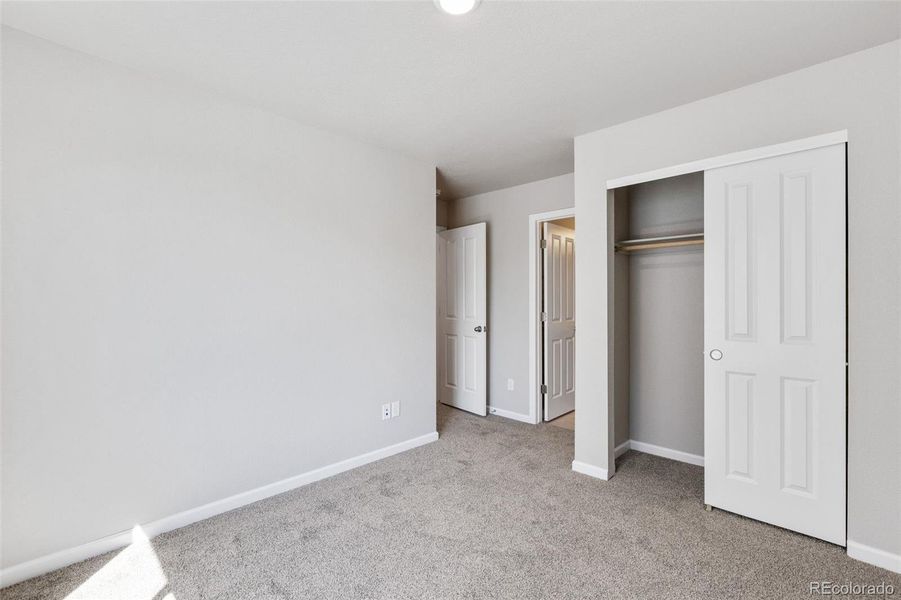 Spacious, unfurnished interior of a new home in Spring Valley, Longmont (Image 16).