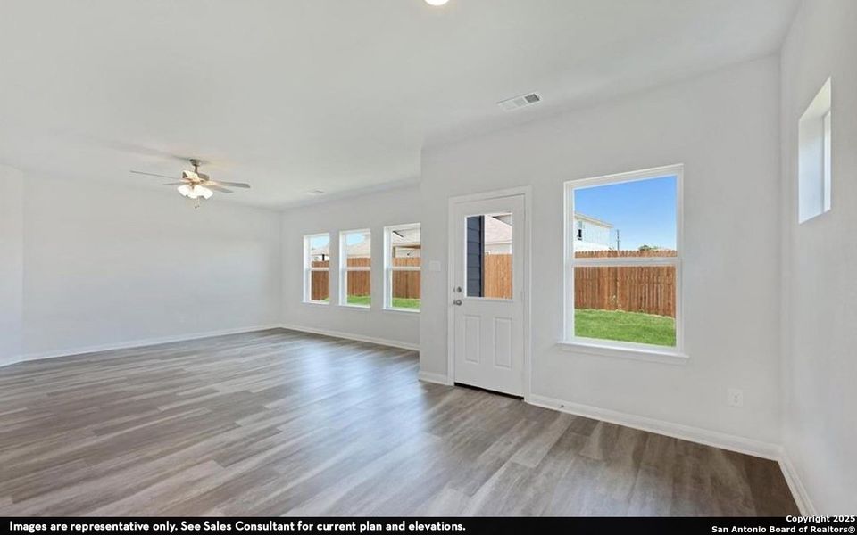 Spacious, unfurnished interior of a new home in Cloud Country, New Braunfels (Image 13).