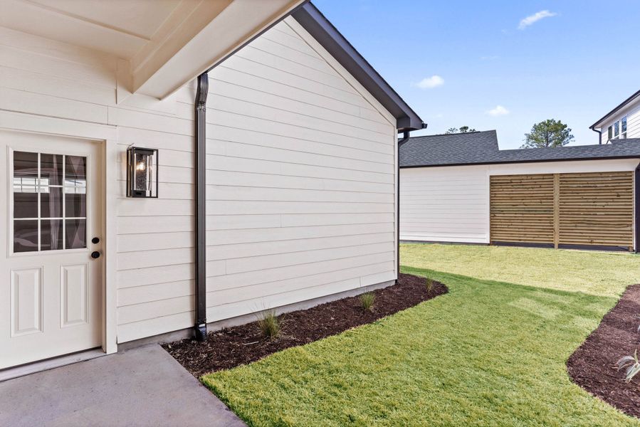 Representative exterior details of a home built from the The Lennon by RobuckHomes in East & Mason, Wilmington (Image 15).
