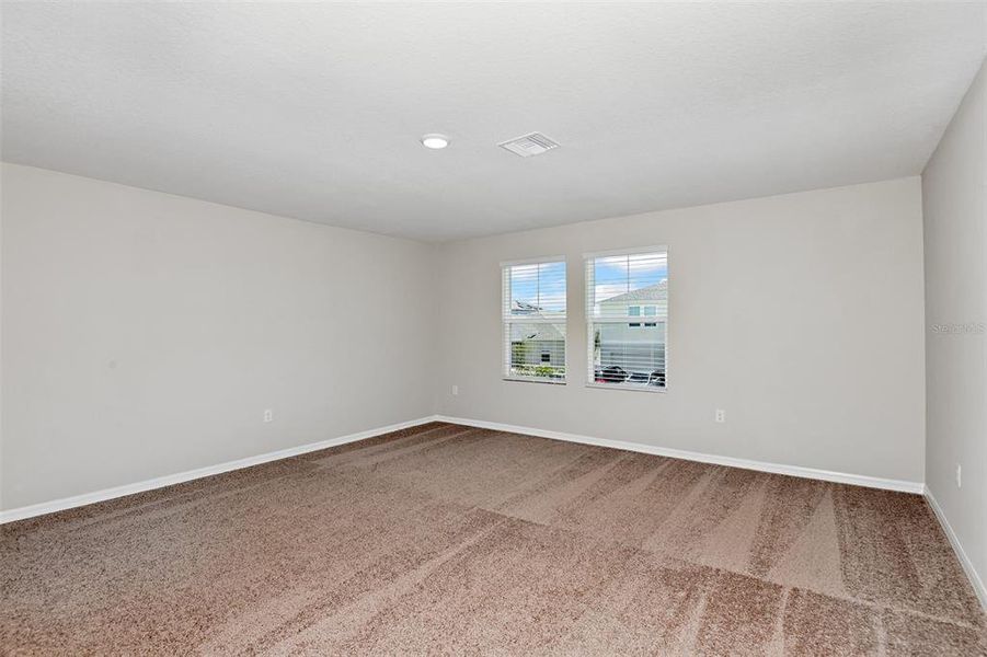 Spacious, unfurnished interior of a new home in Pasadena Landing, Wesley Chapel (Image 11).