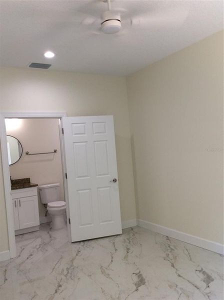 Spacious, unfurnished interior of a new home in , Tampa (Image 8).