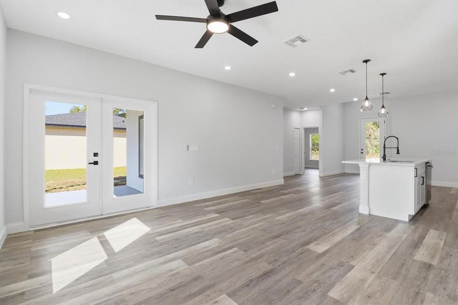 Spacious, unfurnished interior of a new home in , Citrus Springs (Image 31).