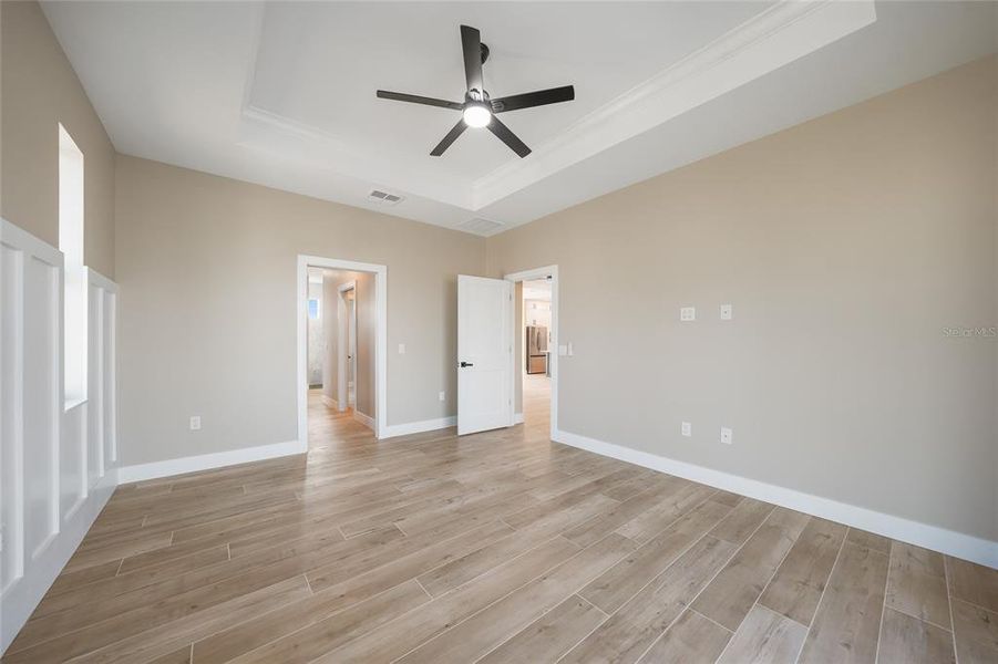 Spacious, unfurnished interior of a new home in , Port Charlotte (Image 14).