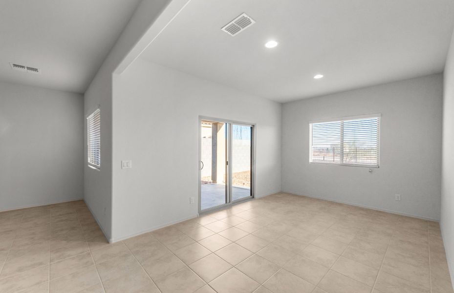 Spacious, unfurnished interior of a new home in El Rancho Santa Rosa, Maricopa (Image 20).