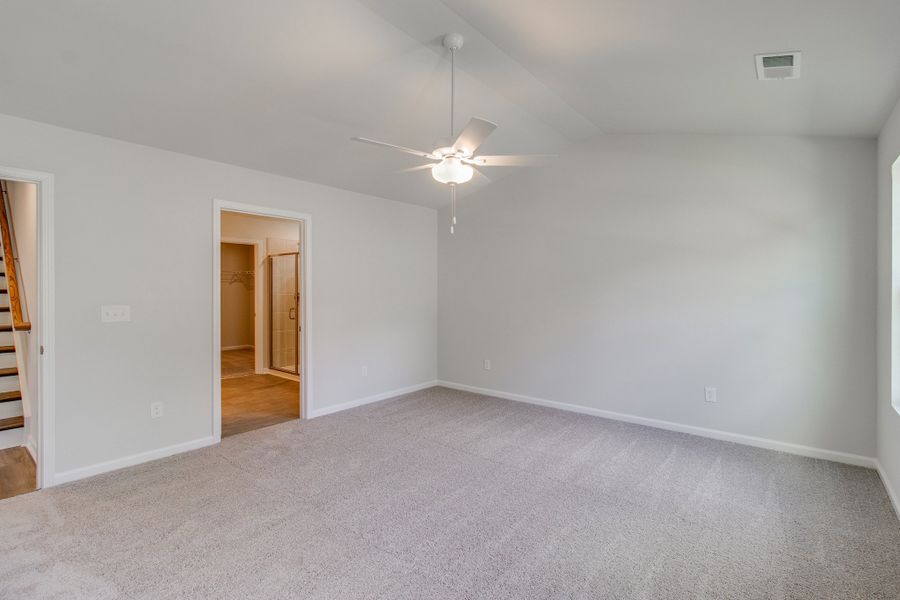 Spacious, unfurnished interior of a new home in Bluefield, Lexington (Image 27).