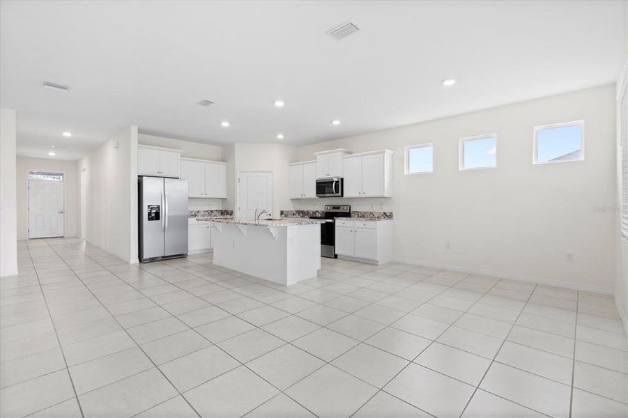 Spacious, unfurnished interior of a new home in Beaumont, Wildwood (Image 10).