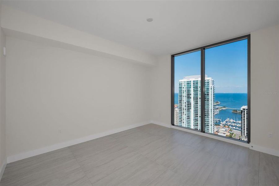 Spacious, unfurnished interior of a new home in , St. Petersburg (Image 23).